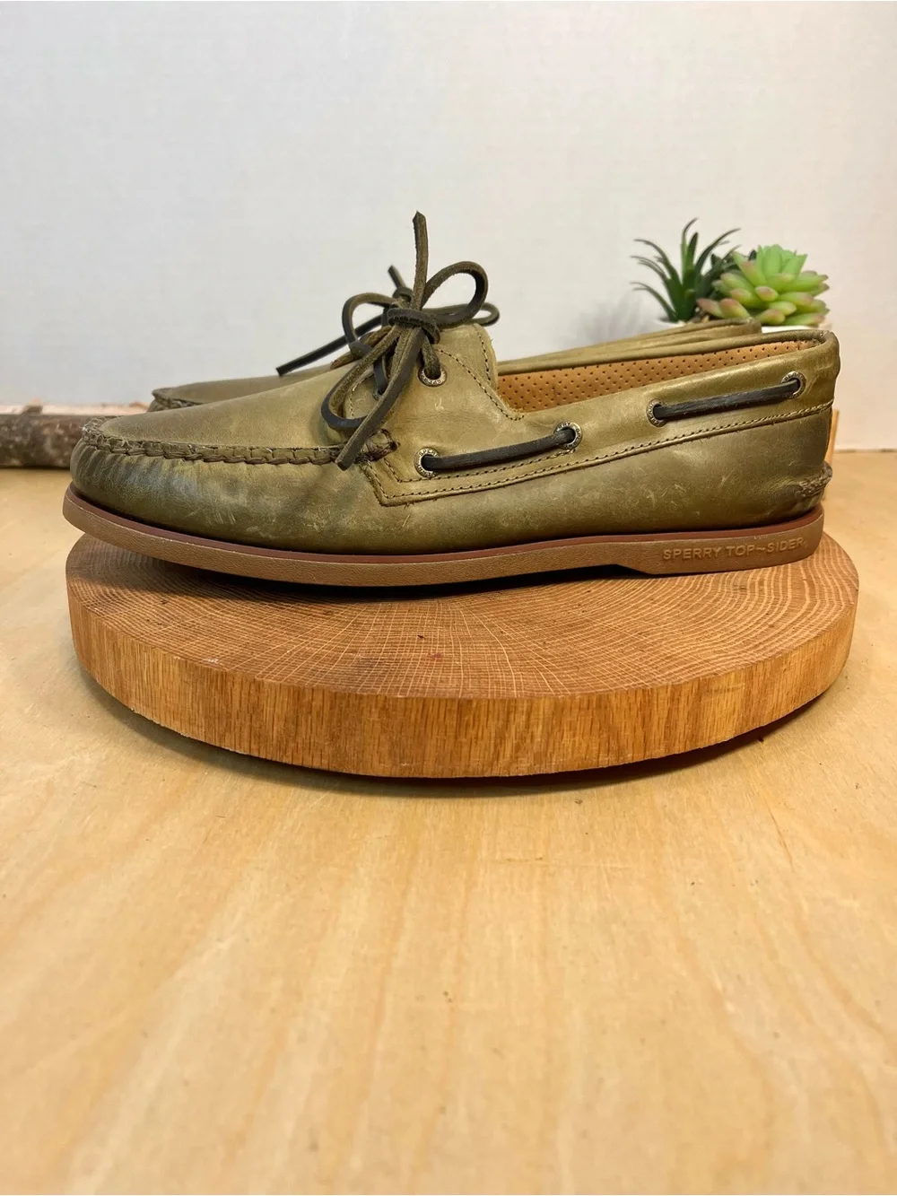 NWOT Sperry Gold Cup Burnished Olive Green Leather Boat Shoes Size 10
